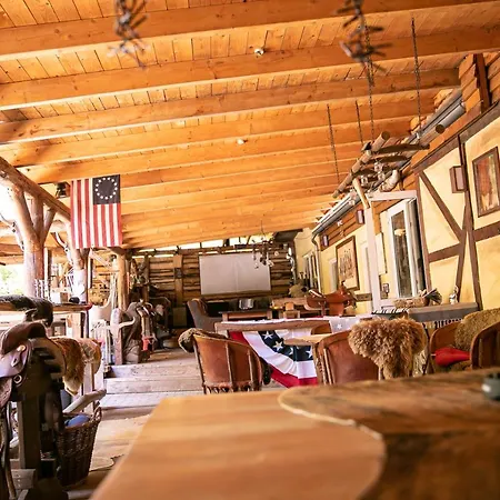 Longhorn Ranch Countryhotel - Garni Penzion 3*